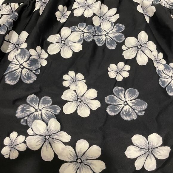 Le Cove Brand Swim Dress One Piece Black, White & Gray Floral Size 16 Swimsuit - Picture 7 of 8